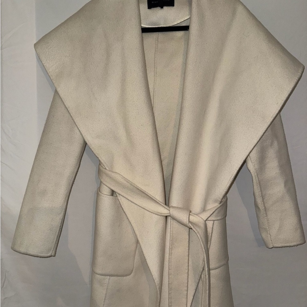 BCBGMaxAzria Elegant Off-White Cape Jacket